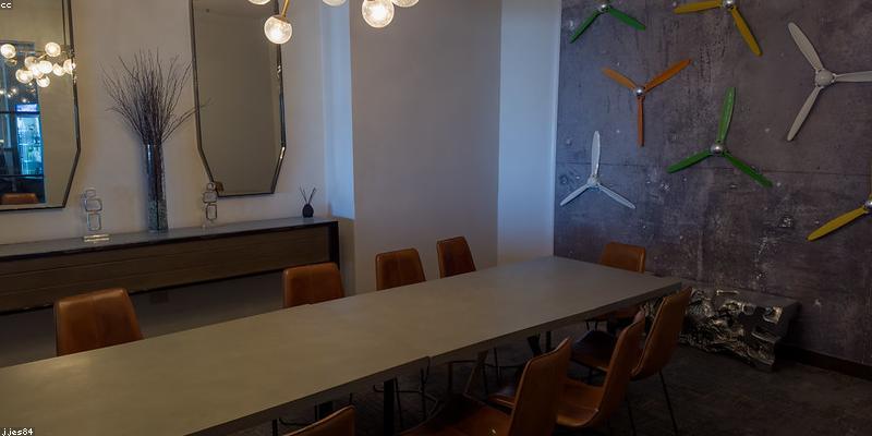 작업 효율을 200% 높이는 듀얼 모니터 및 데스크 셋업